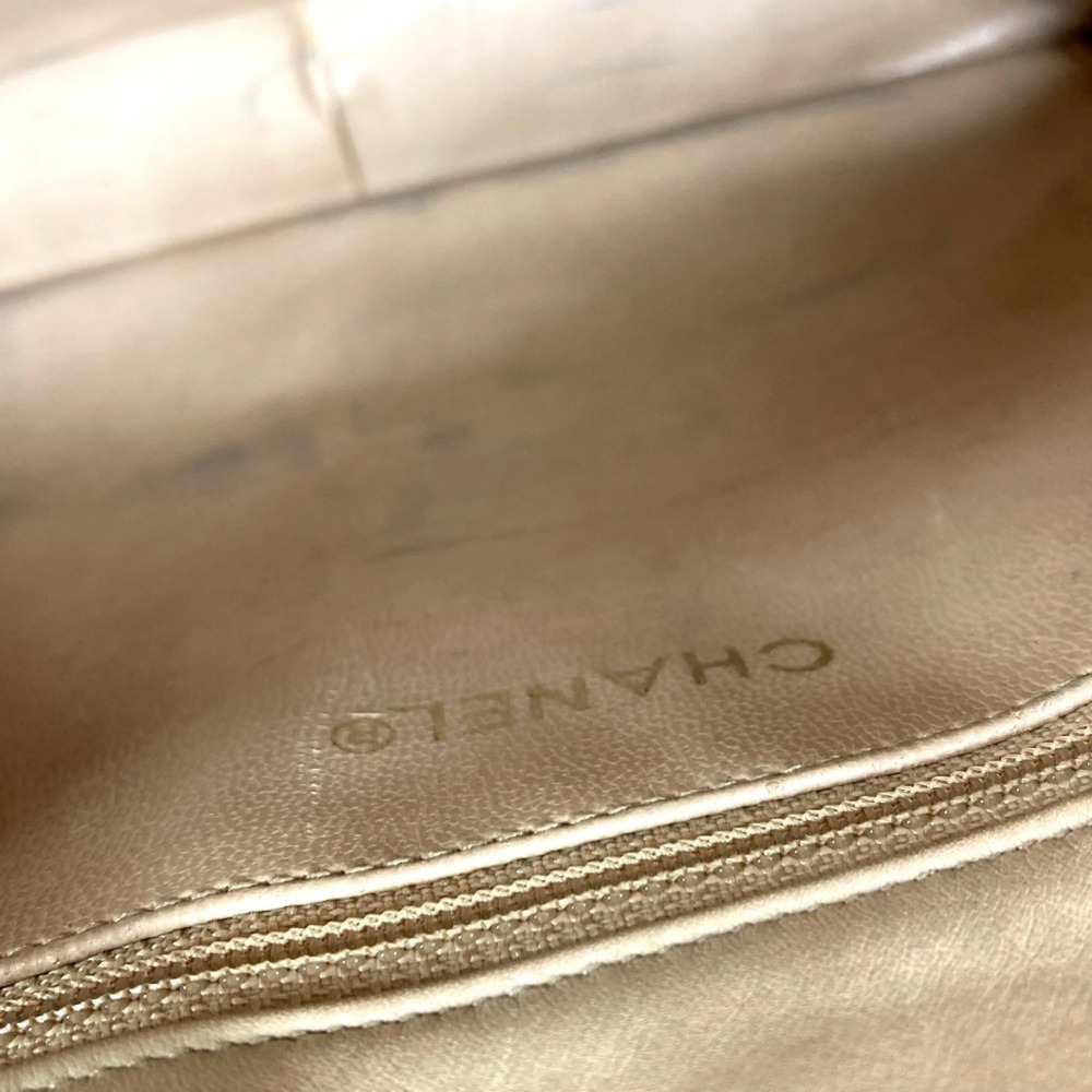 CHANEL Vintage Cream Leather Logo Shoulder Bag - Picture 12 of 16